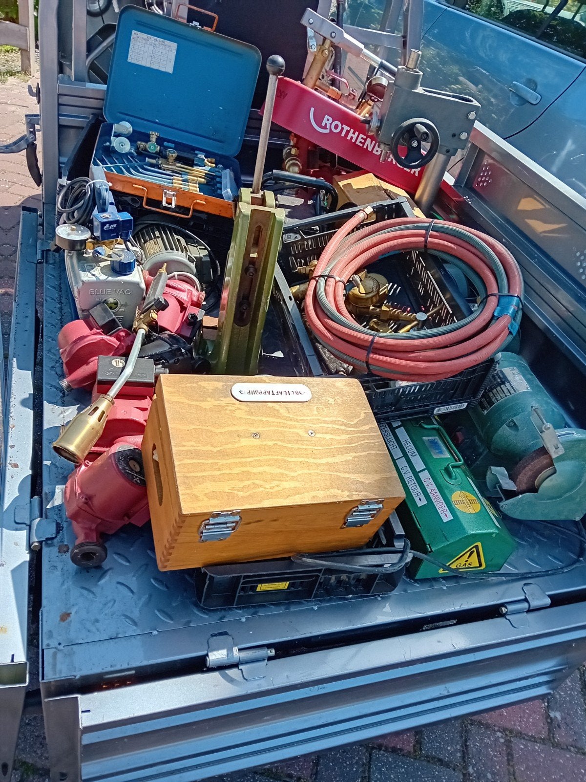 Te koop instelatie matriaal, Ophalen
