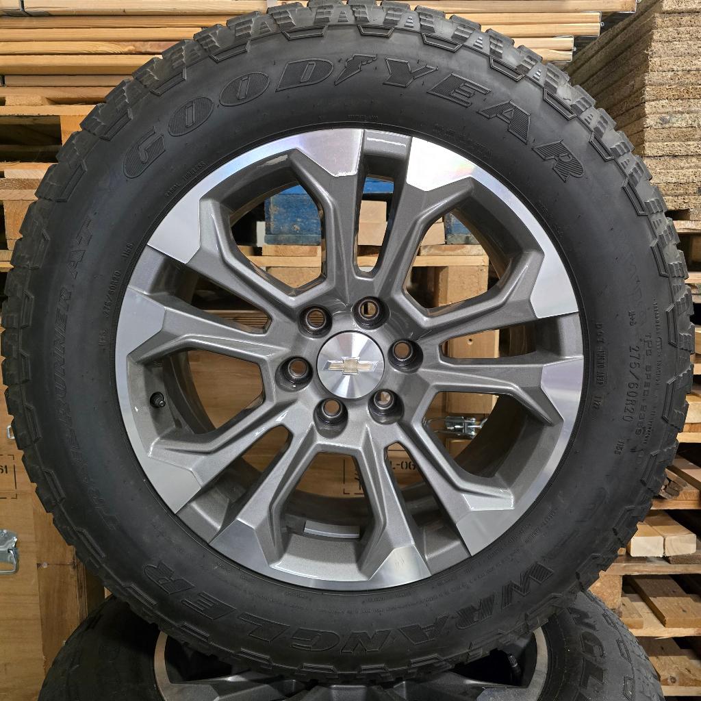 GM GMC Chevrolet Silverado OEM Velgen Wielen Set + Banden, Ophalen, Gebruikt, 275 mm, Banden en Velgen
