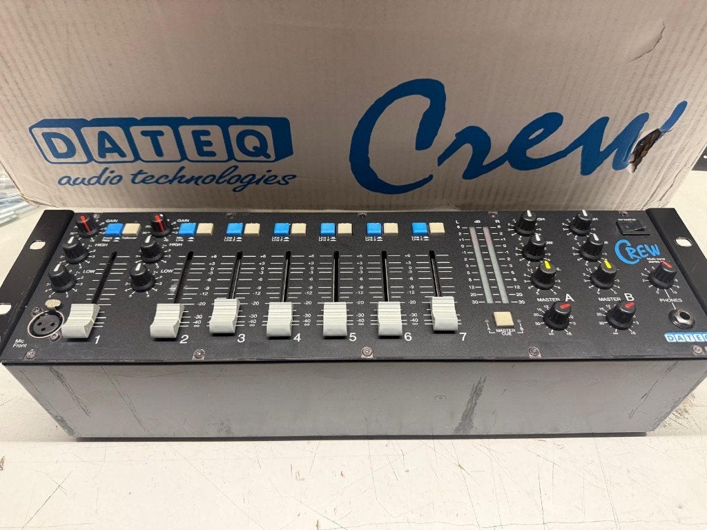 Dateq crew inclusief doos boekjes, Ophalen of Verzenden, Gebruikt, 5 tot 10 kanalen, Microfooningang