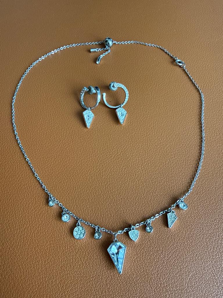 Swarovski ketting en oorbellen set met kristallen, Met kristal, Overige materialen, Ophalen of Verzenden, Zo goed als nieuw