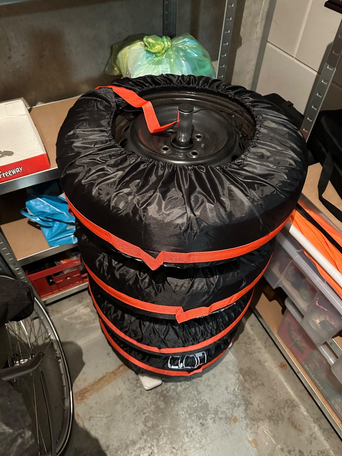 Winterbanden 175 70 r14 michelin zak rotation toyota yaris, Ophalen