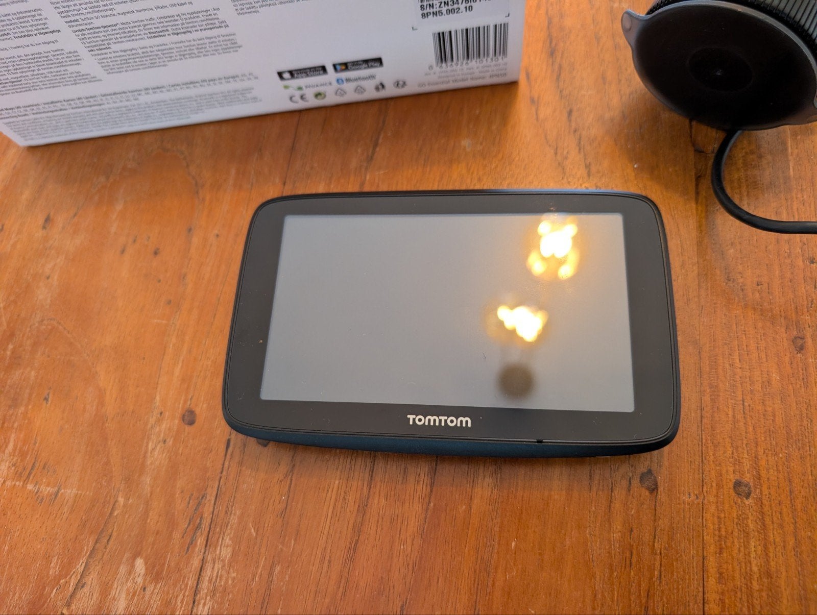 Tomtom Go Essential incl oplader, Ophalen of Verzenden, Zo goed als nieuw