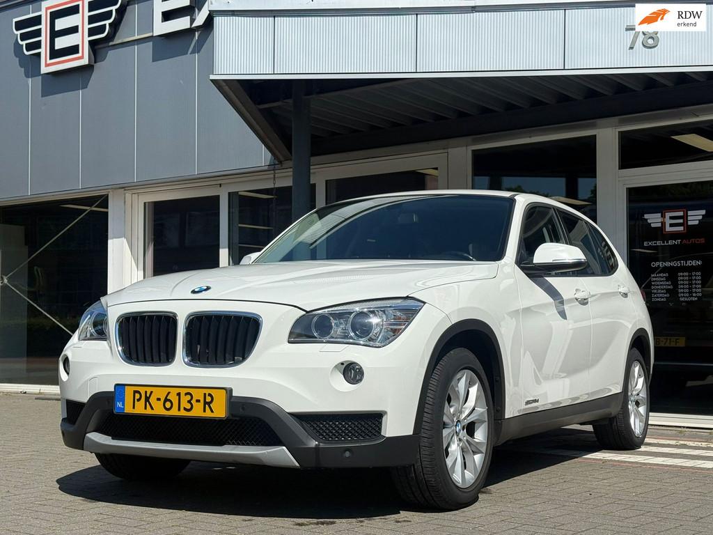 BMW X1 SDrive18d Business Automaat | Leder | Navi, Auto's, BMW, Euro 5, Achterwielaandrijving, Zwart, Wit