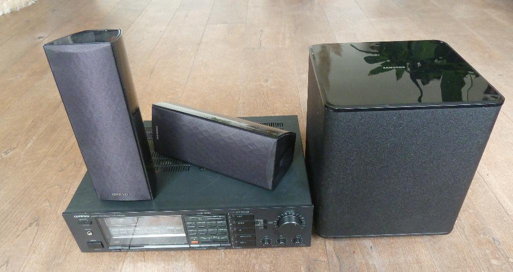 ONKYO Receiver (Phono-aansl.) + Subwoofer + Luidsprekerset, Ophalen, Zo goed als nieuw, Tuner of Radio, Overige merken