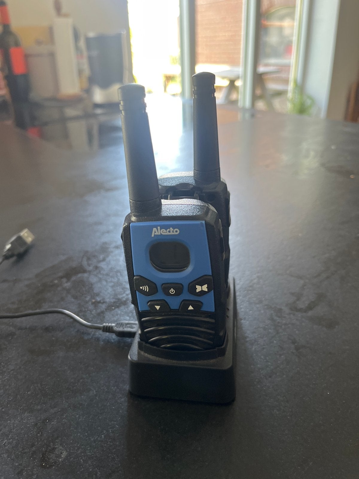 Alecto FR-27 Portofoons met Oplaadstation - Blauw/Zwart, Ophalen of Verzenden, Gebruikt, 2 to 5 km, Portofoon of Walkie-talkie