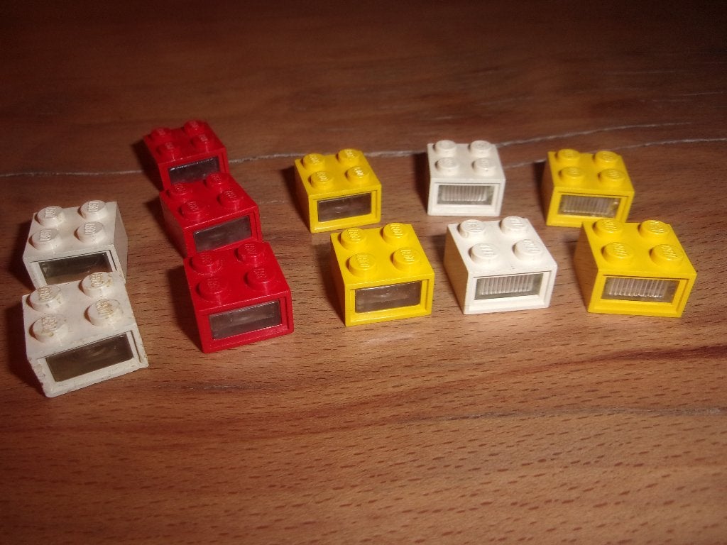 11 Lichtstenen 2 x 2 , 4,5V (08010cc01 / 08010dc01), Ophalen of Verzenden, Gebruikt, Losse stenen, Lego