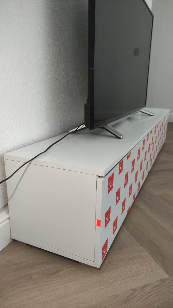Wit TV meubel met LED verlichting (rood=beschermingssticker), Ophalen, 150 tot 200 cm, Zo goed als nieuw, Minder dan 100 cm