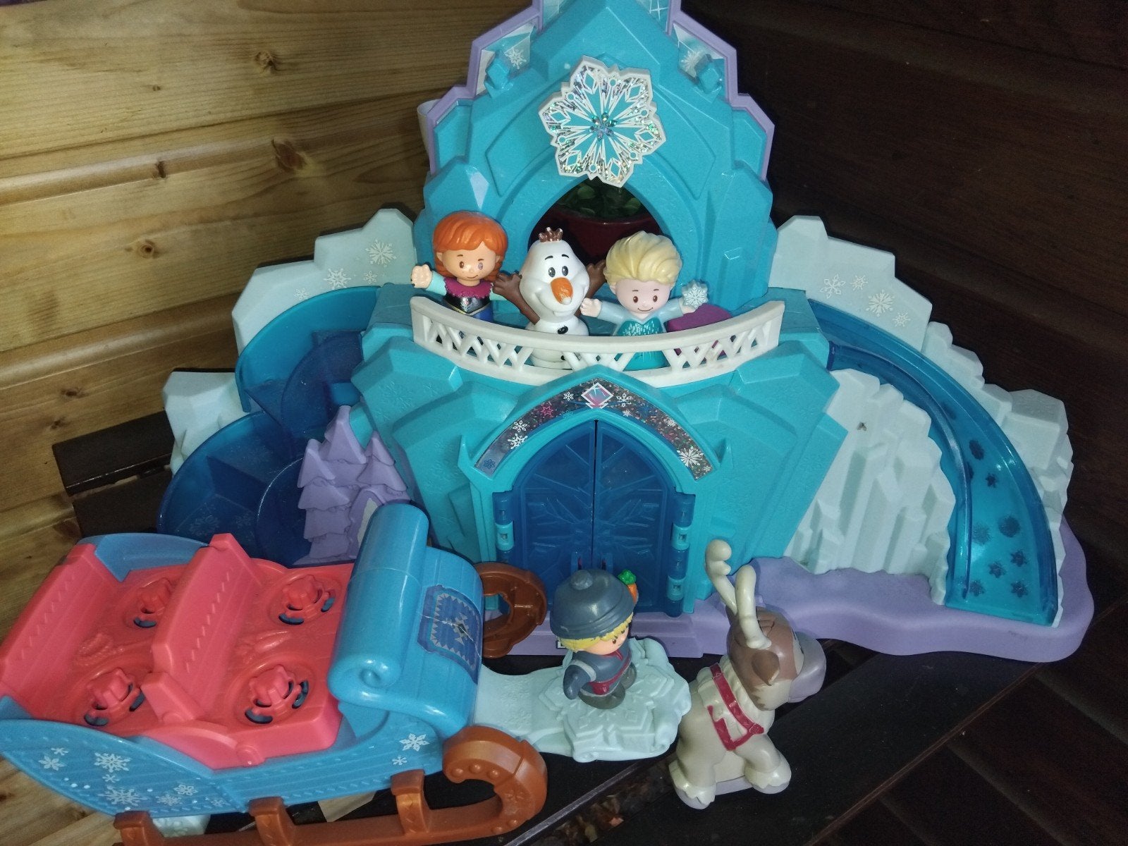 Little People Frozen Kasteel met Licht en Geluid, Ophalen