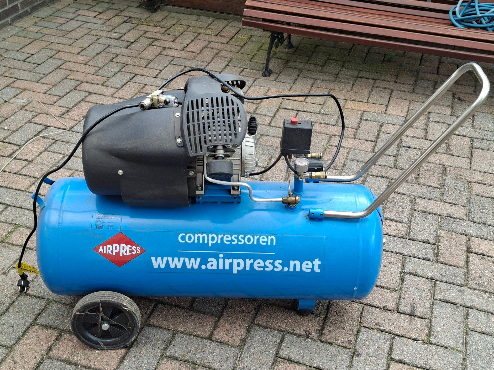 Zo goed als nieuw airpress compressor, Doe-het-zelf en Verbouw, 25 tot 100 liter, Ophalen, Zo goed als nieuw, 200 tot 400 liter/min