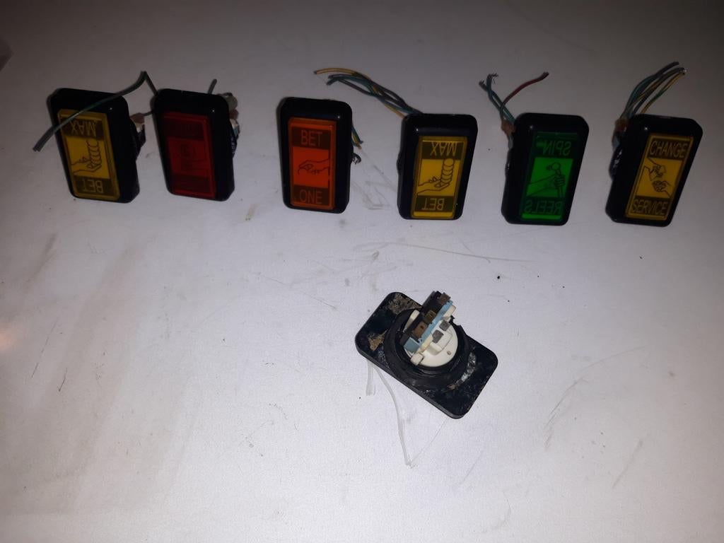 BALLY'S  DRUKKNOPPEN voor speelautomaat, Verzamelen, Ophalen, Zo goed als nieuw