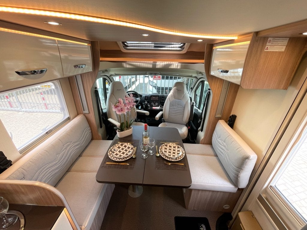 Bürstner Delfin T 732 QUEENSBED+HEFBED+FACE TO FACE, 7 tot 8 meter, Bedrijf, Bürstner, 7 tot 8 meter