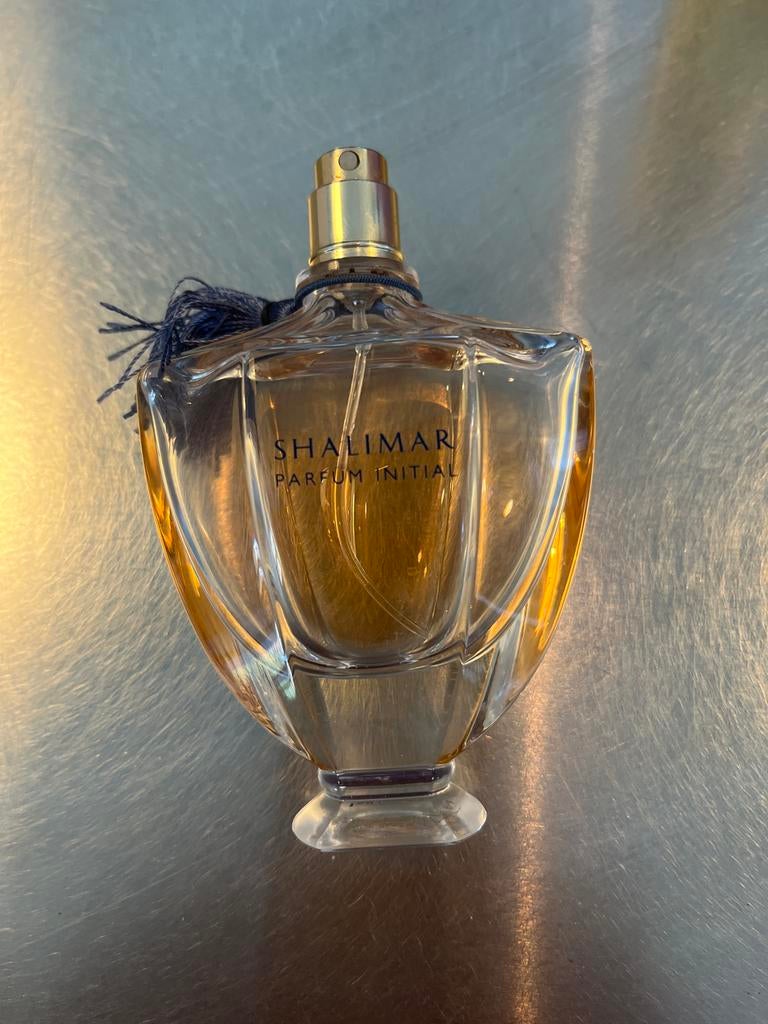 Shalimar Parfum Initial - Gebruikt, nog half vol, Sieraden, Tassen en Uiterlijk, Uiterlijk | Parfum, Verzenden, Gebruikt