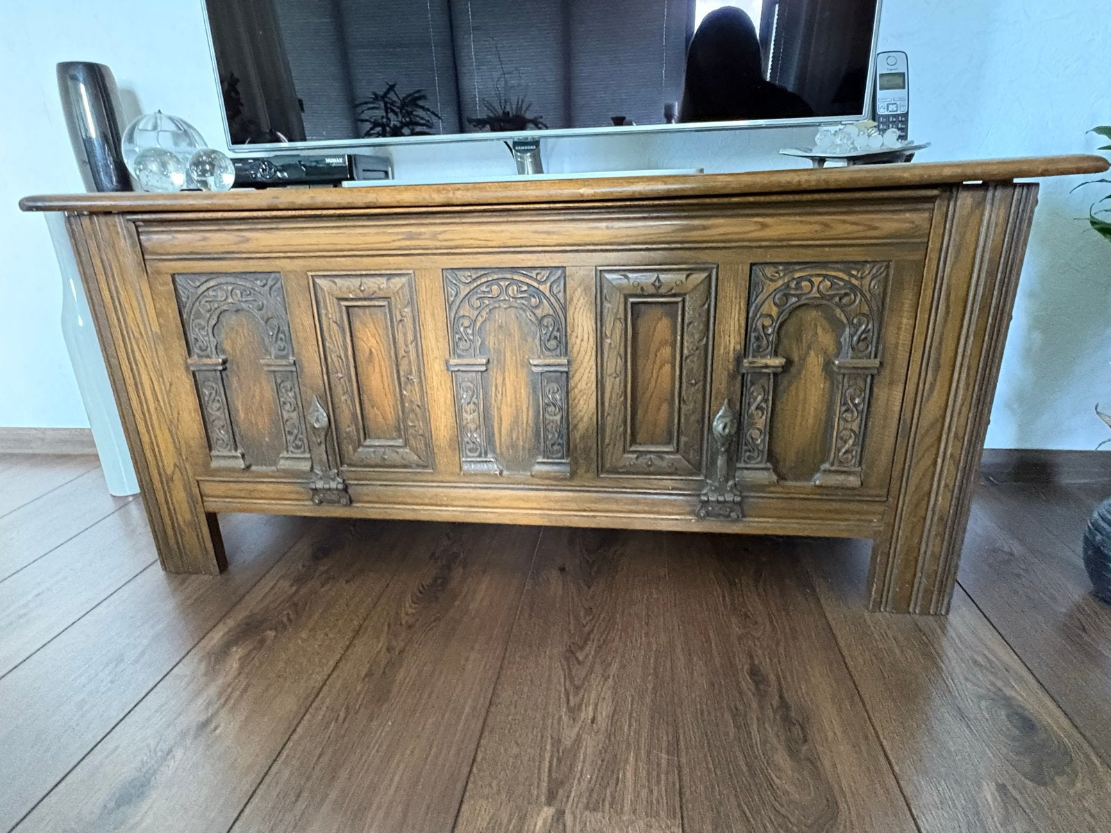 Antieke houten kistbank met sierlijke gravures, Ophalen
