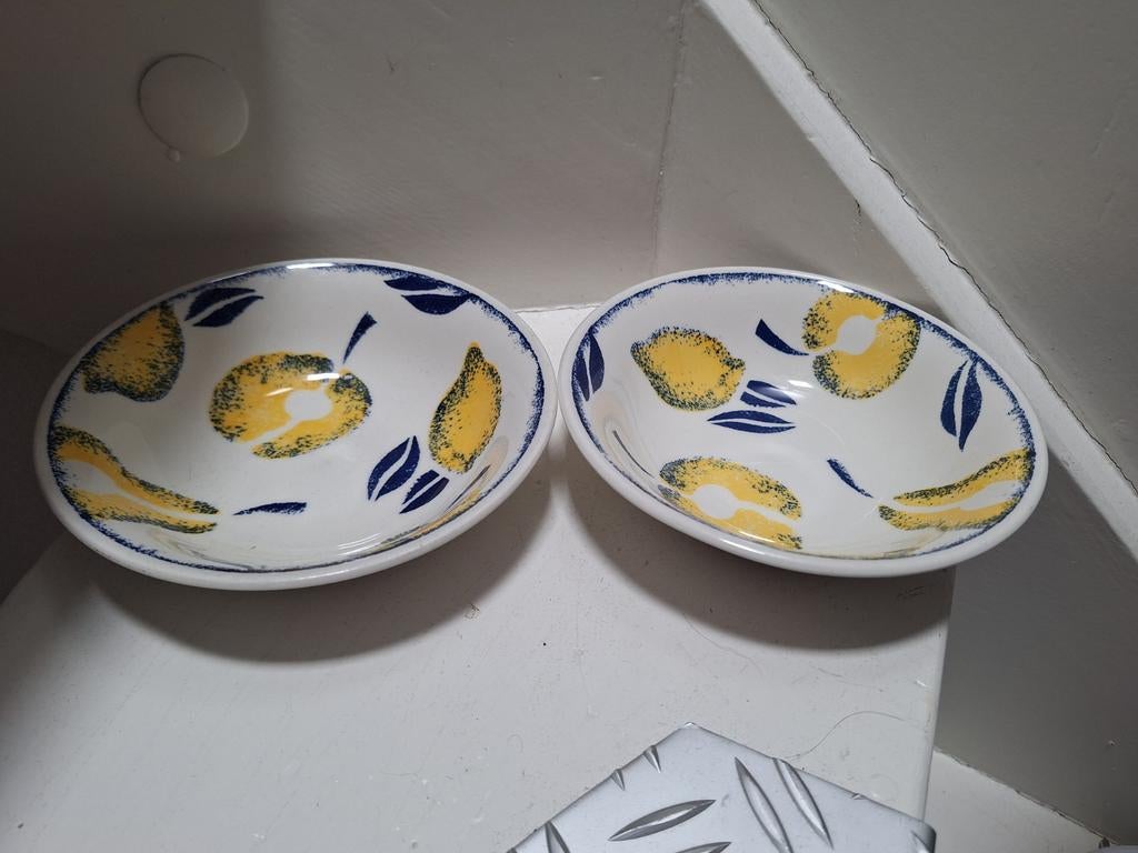 2 Schaaltjes met Citroen, Appel en Peer - Made in England, Ophalen of Verzenden, Zo goed als nieuw, Aardewerk