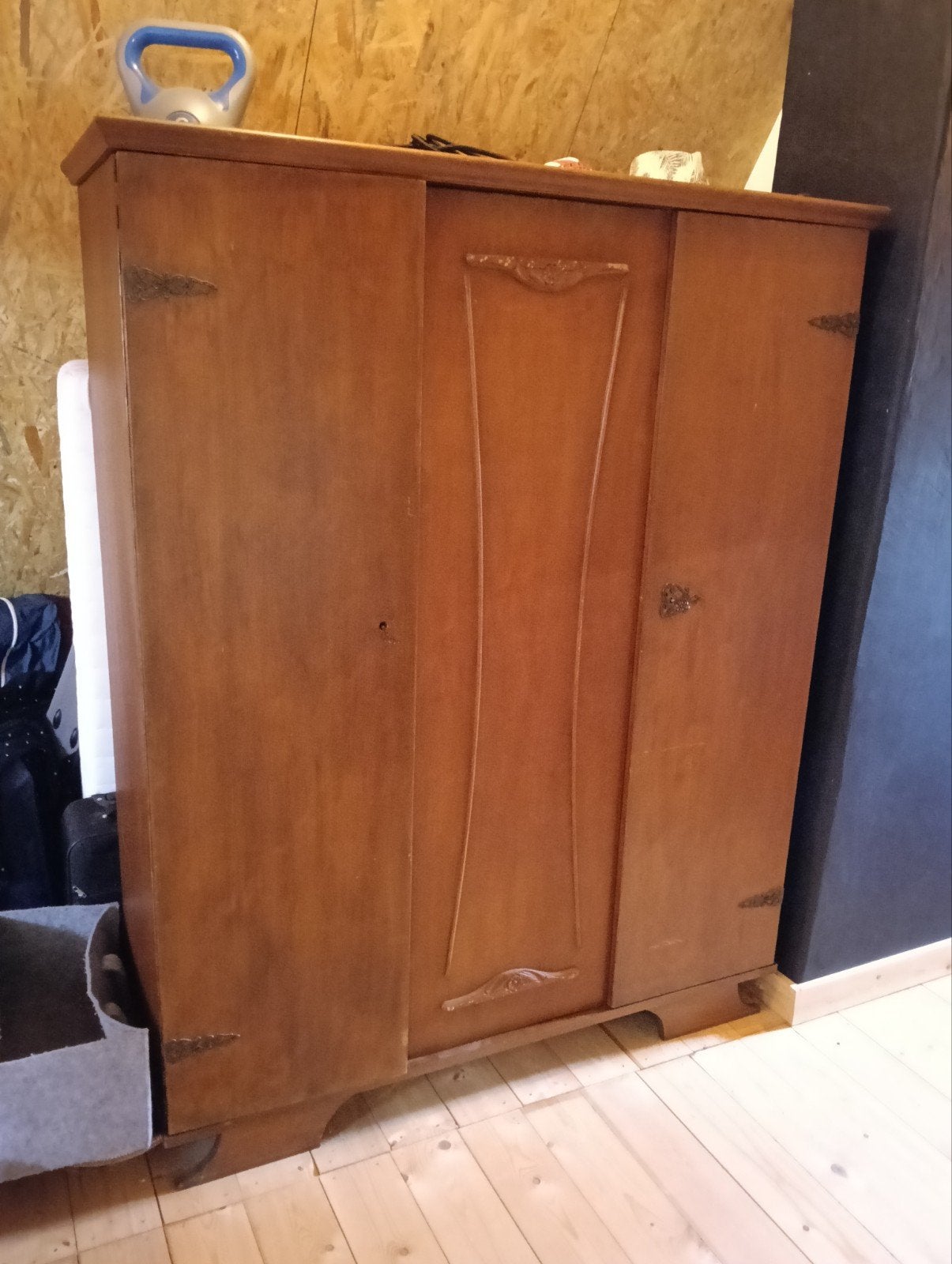 mooie oude kast kledingkast kastanje kleurig, Ophalen