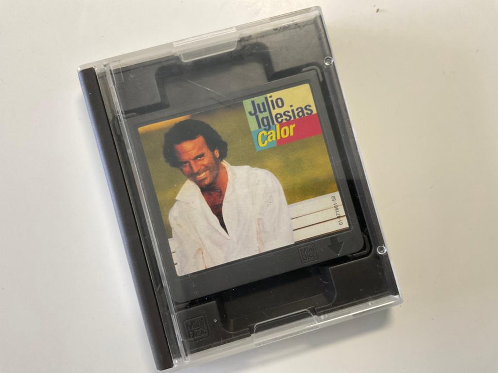 Minidisc Julio Iglesias  CALOR  € 24,95, Ophalen of Verzenden