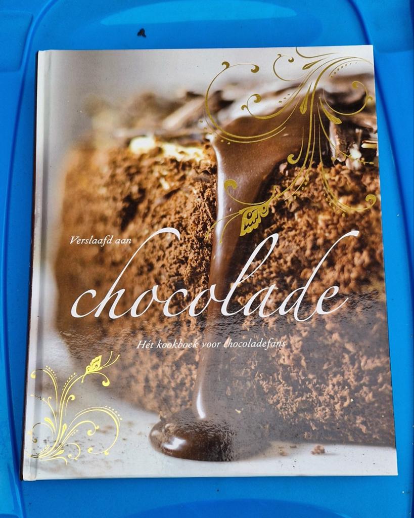 Boek Verslaafd aan chocolade, Boeken, Ophalen of Verzenden, Gelezen, Nederland en België, Taart, Gebak en Desserts
