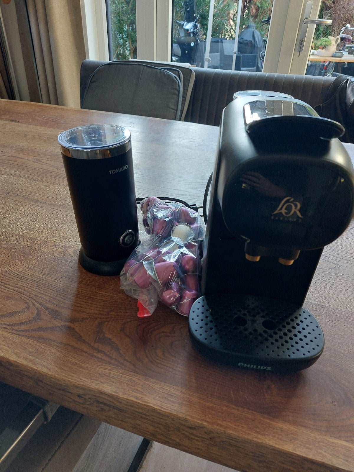 L'Or Barista koffiemachine met melkopschuimer en cups, Gebruikt, Koffiemachine, Ophalen of Verzenden, 1 kopje