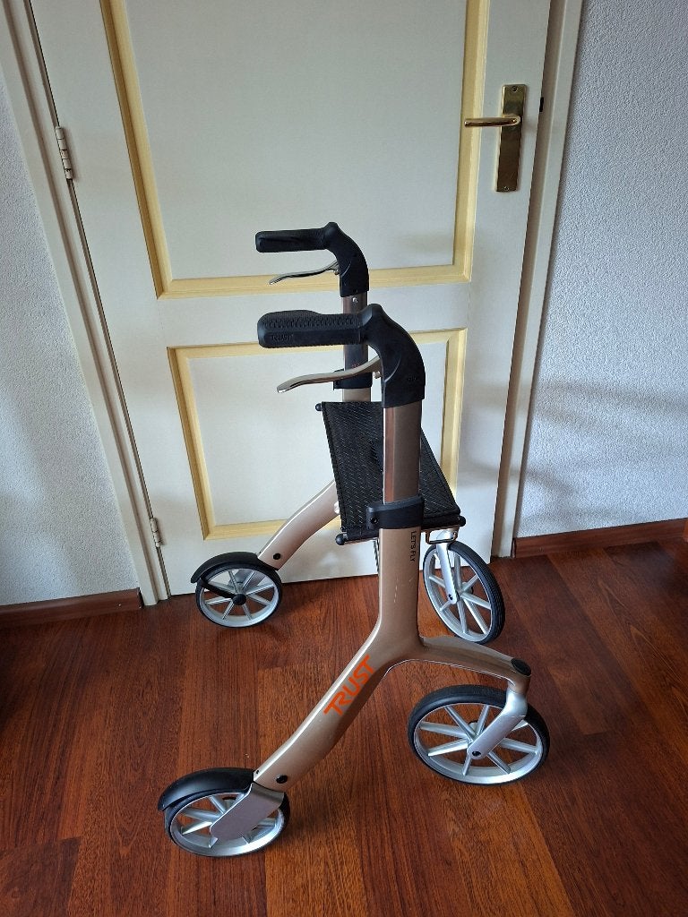 Opklapbare rollator als nieuw, Ophalen, Opvouwbaar, Zo goed als nieuw
