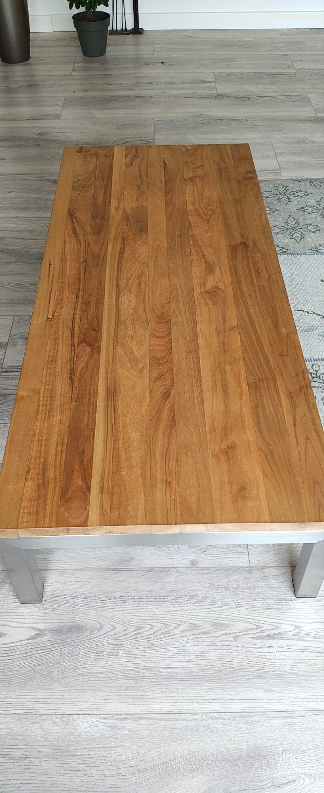 Salontafel van massief hout met RVS onderstel, Huis en Inrichting, Tafels | Salontafels, Ophalen, Gebruikt, Modern, Industrieel