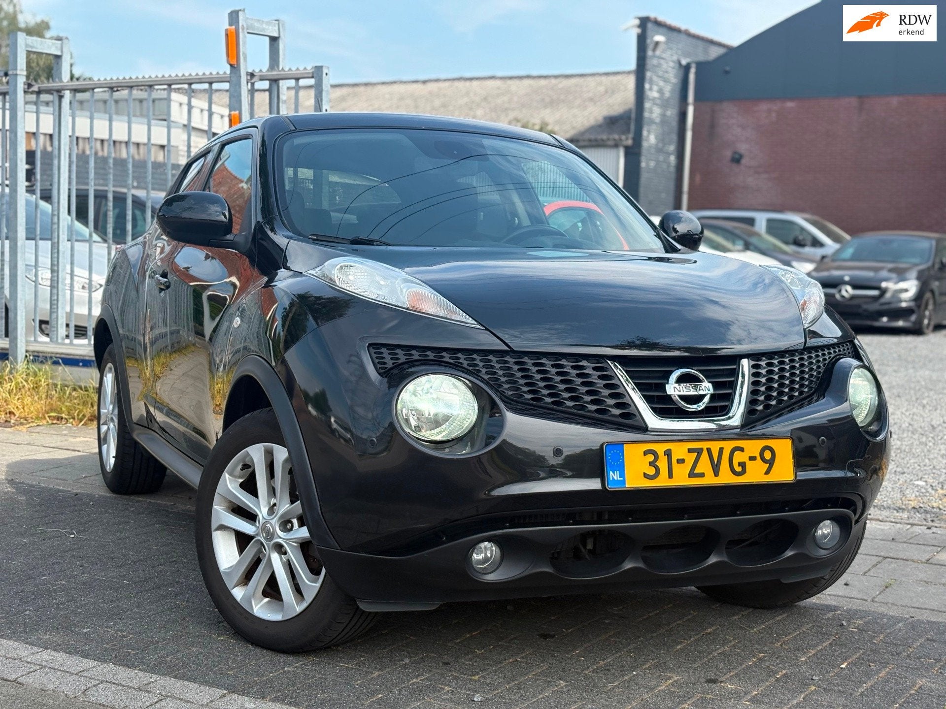 Nissan Juke 1.6 DIG-T Acenta 190 PK | Navigatie | A.Camera |, Auto's, Voorwielaandrijving, Euro 5, Gebruikt, Zwart