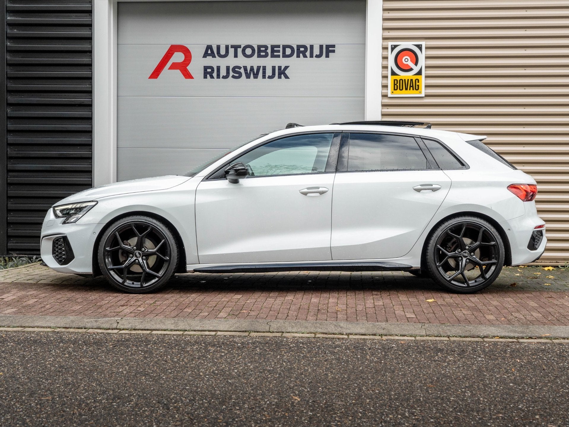 Audi A3 Sportback 30 TFSI edition Pano/Leer/AppleCarPlay/Mat, Auto's, Gebruikt, Euro 6, Leder, Bedrijf