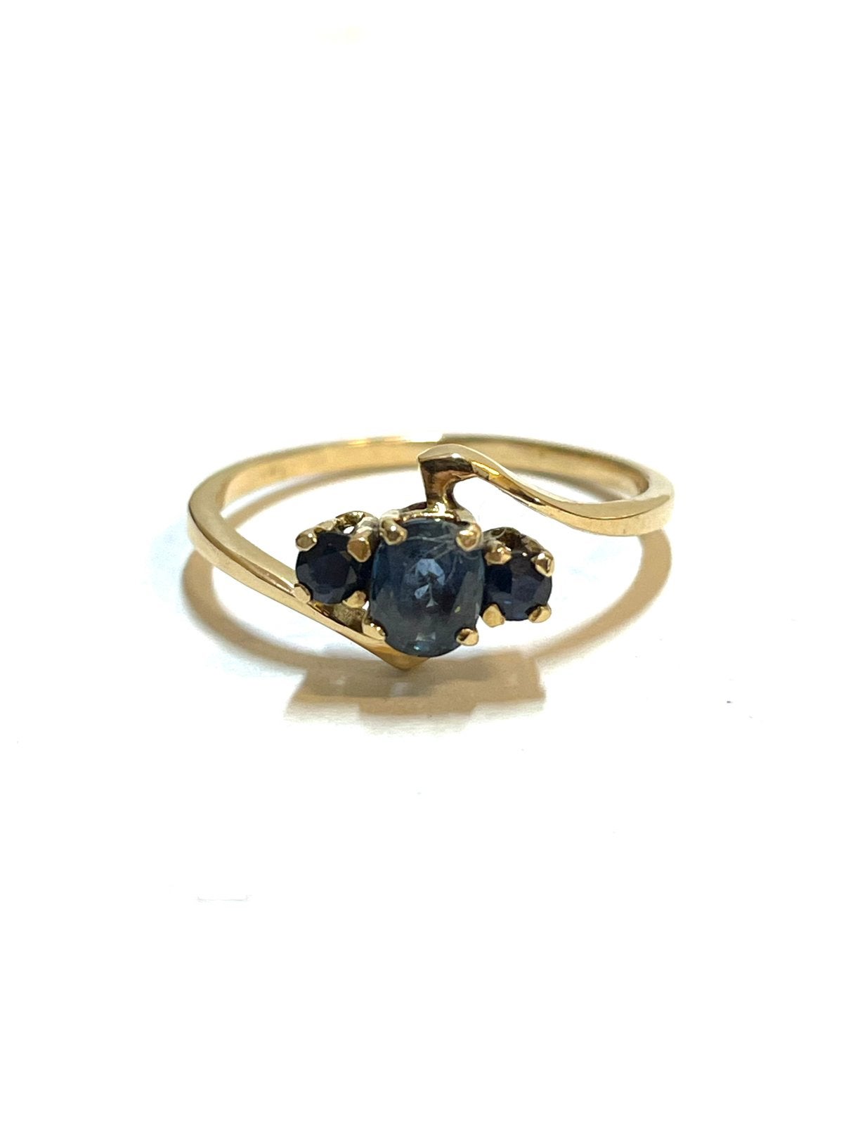 18k gouden ring met saffier, -, -, Ophalen of Verzenden, Zo goed als nieuw