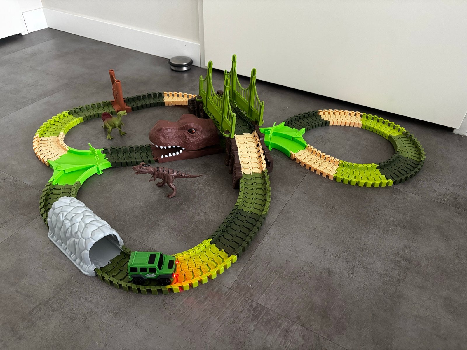 Dinosaur Tracks Racebaan met Auto en Dinosaurusfiguren, Overige merken, Racebaan, Zelf te bouwen, Ophalen of Verzenden