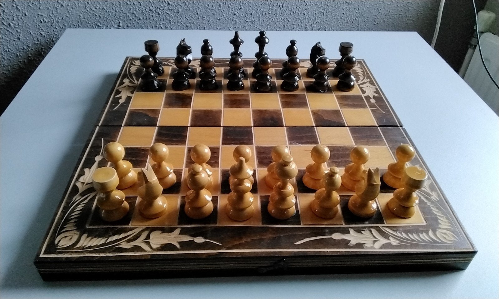 Houten schaakspel met handgesneden stukken, Ophalen of Verzenden, Minder dan 500 stukjes, Schaken