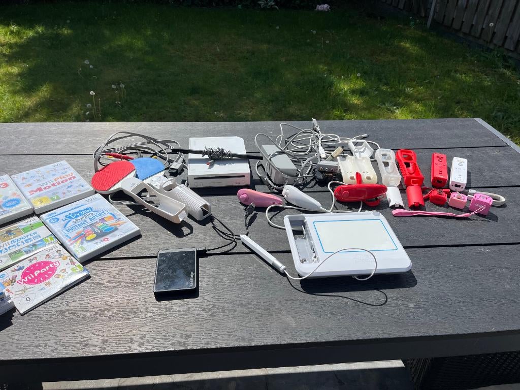 Nintendo Wii compleet met 244 spellen, Ophalen, Overige genres, Zo goed als nieuw, 3 spelers of meer