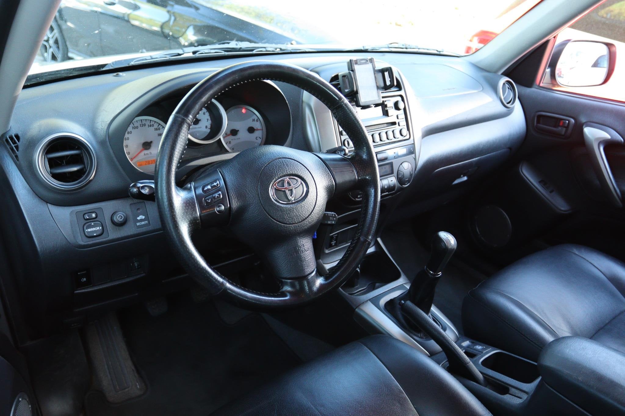 TOYOTA RAV4 2.0-16V VVT-I SPECIAL EDITION | LEDER | TREKHAAK, Auto's, 1998 cc, 4 cilinders, 150 pk, Bedrijf