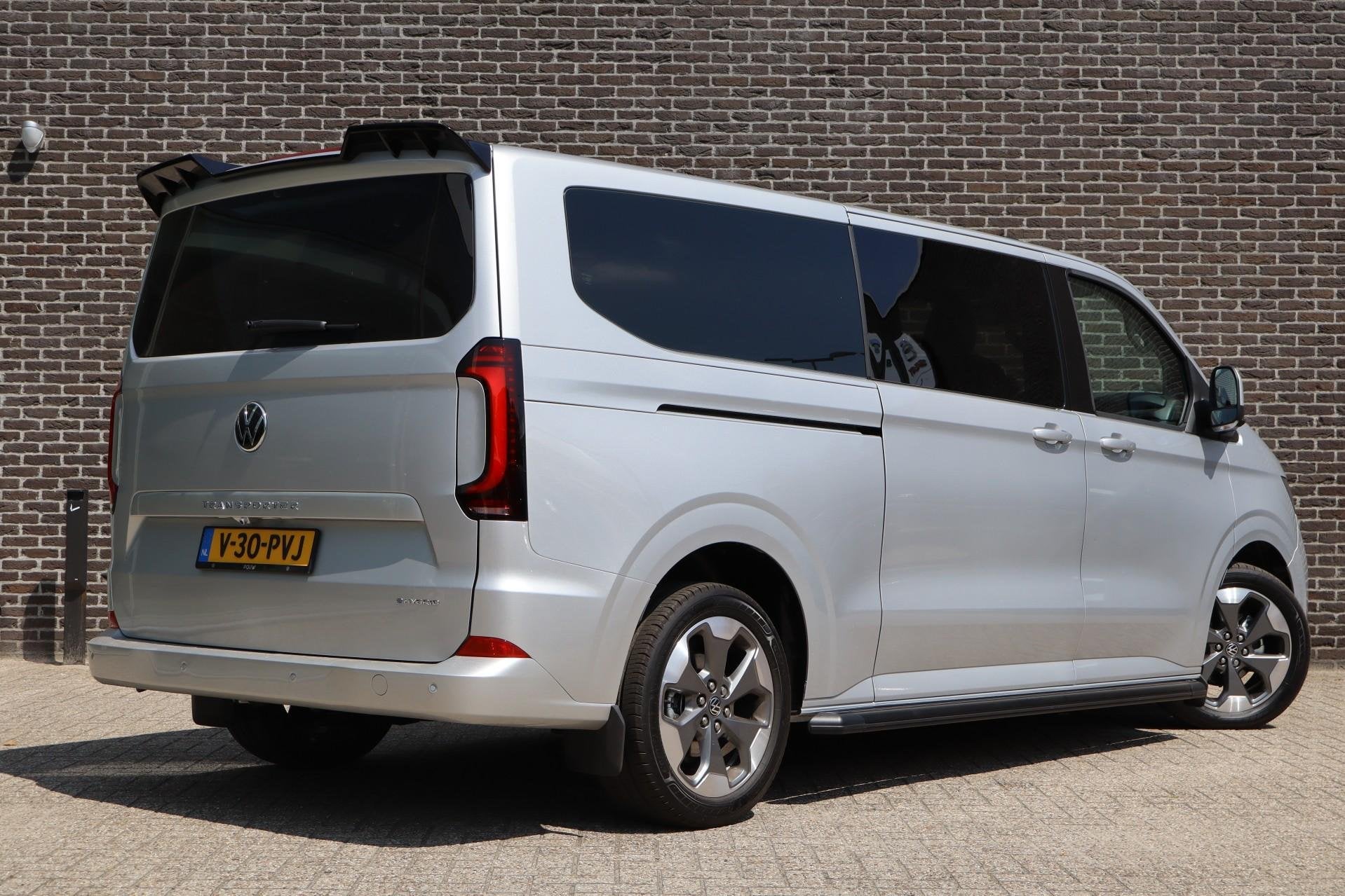 Volkswagen Transporter 2.5 eHybrid 233pk DC L2H1 30 Bulli |, Auto's, Automaat, 12 maanden, 4 cilinders, Volkswagen