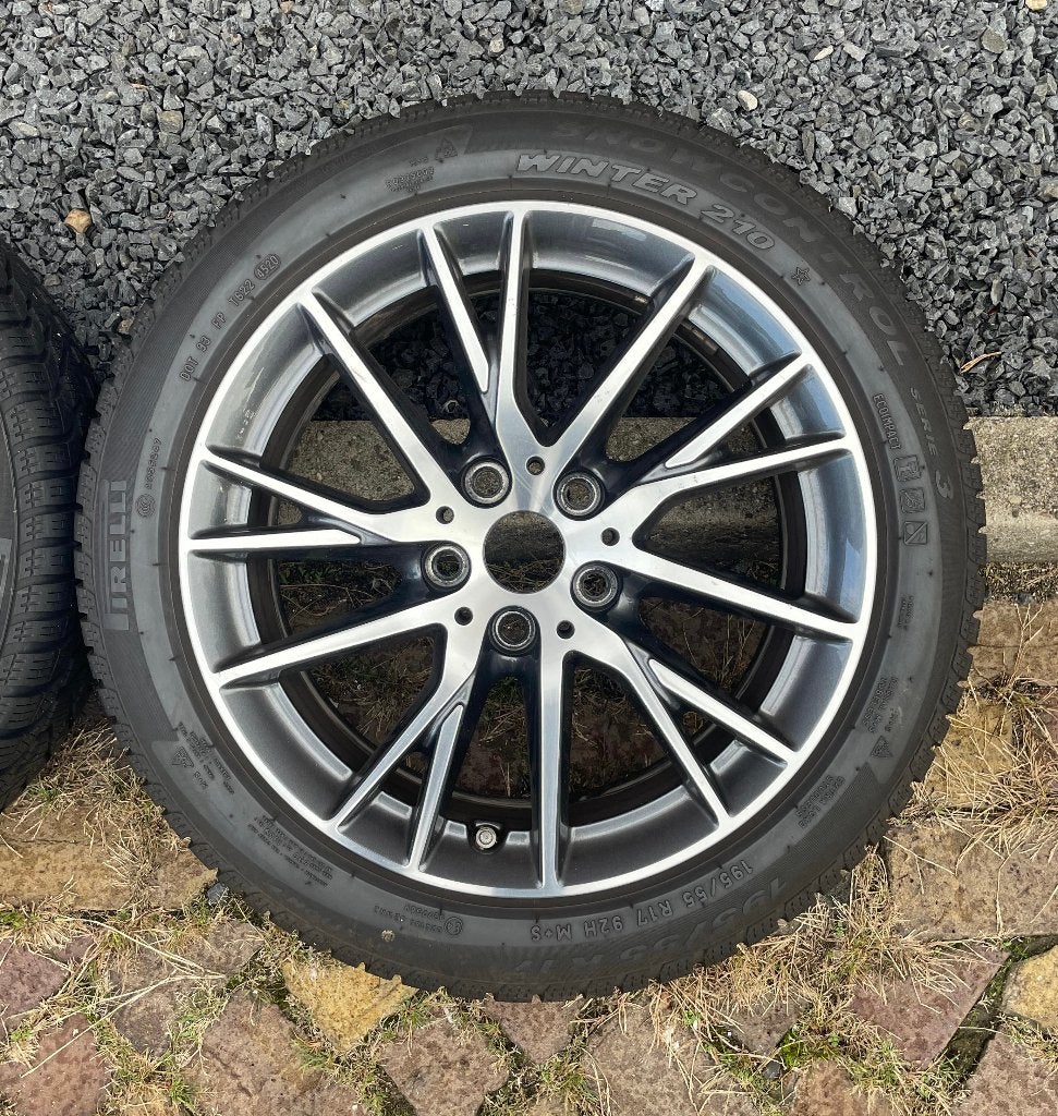 BMW 1 serie (F40) winterbanden incl. velgen, Ophalen, Gebruikt, Banden en Velgen, 17 inch