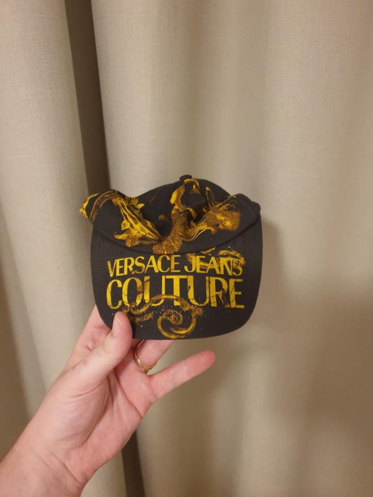Versace Jeans Couture pet - Zwart met goud, Kleding | Dames, Ophalen, One size fits all, Pet, Zo goed als nieuw