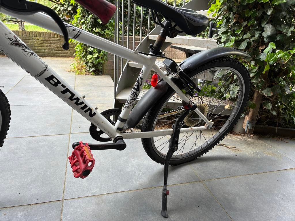 B'Twin Fiets 24 inch - Wit met rode accenten, Gebruikt, Velgrem, Versnellingen, Minder dan 49 cm