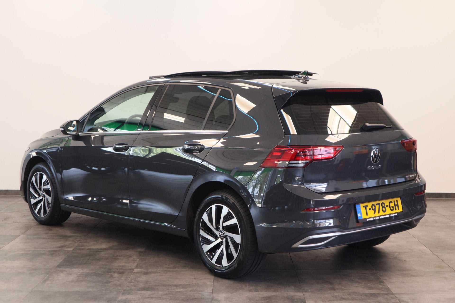 Volkswagen Golf 1.4 eHybrid Style Panoramadak Stoelverwarmin, Auto's, Gebruikt, 4 cilinders, Met garantie (alle), Overige brandstoffen