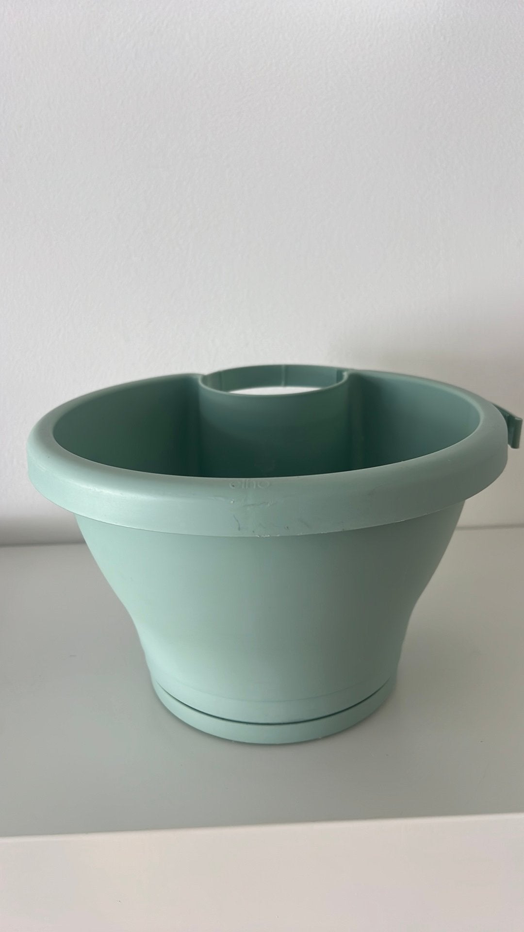 Elho bloempot met inkeping, Tuin en Terras, Bloempotten, Kunststof, Rond, Ophalen of Verzenden, Zo goed als nieuw