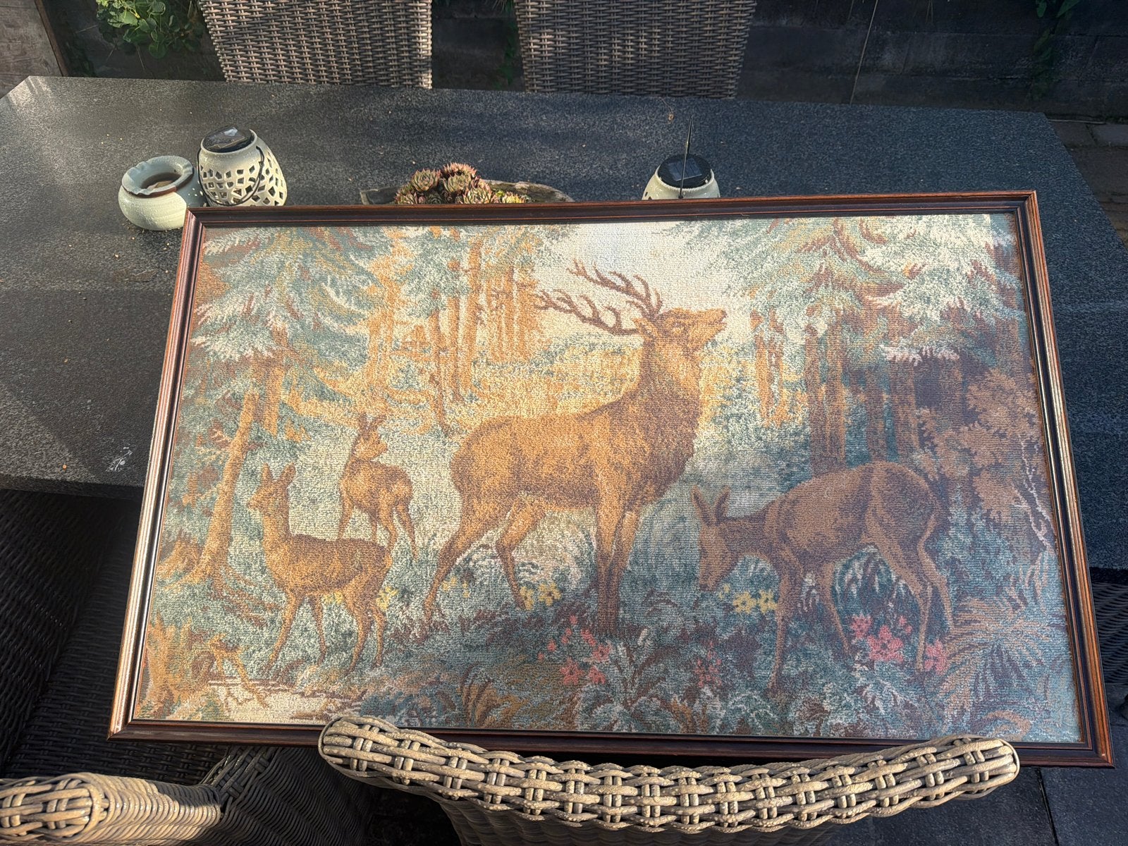 Wandtapijt met herten in dure fotolijst (100x61 cm), Gebruikt, Overige typen, Ophalen of Verzenden, 75 tot 100 cm