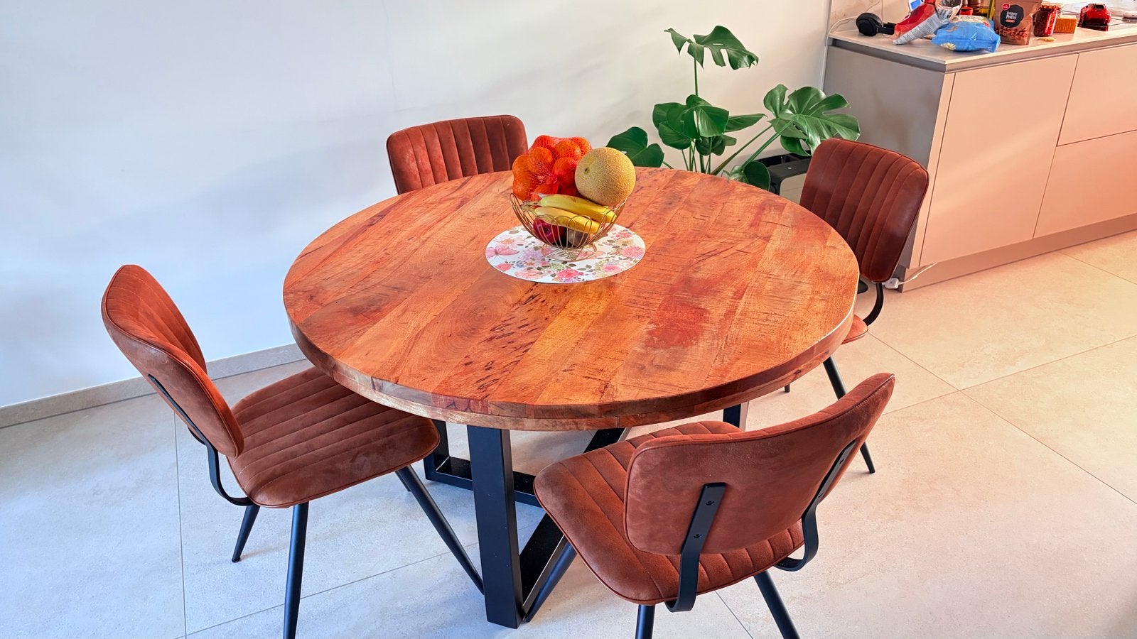 Ronde eettafel van mangohout met zwarte metalen onderstel, Ophalen, Gebruikt, Rond, Mango hout