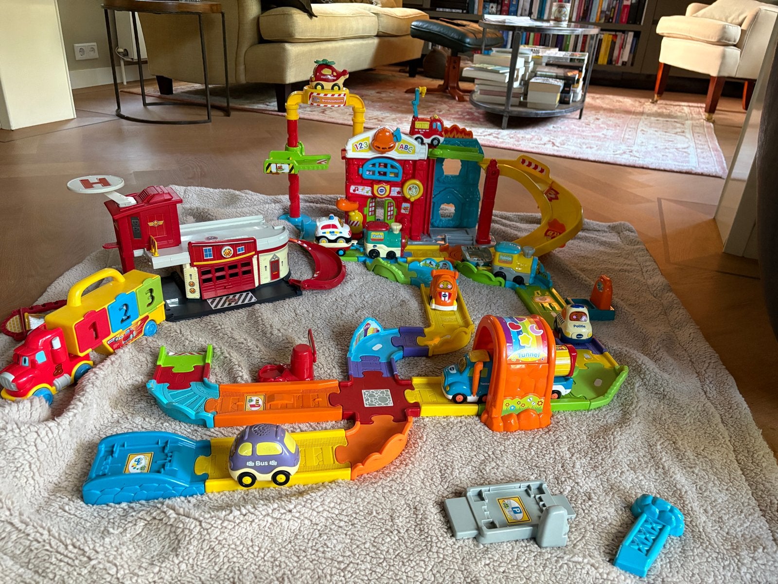 VTech Toet Toet brandweerkazerne met diverse onderdelen, Kinderen en Baby's, Ophalen, Gebruikt