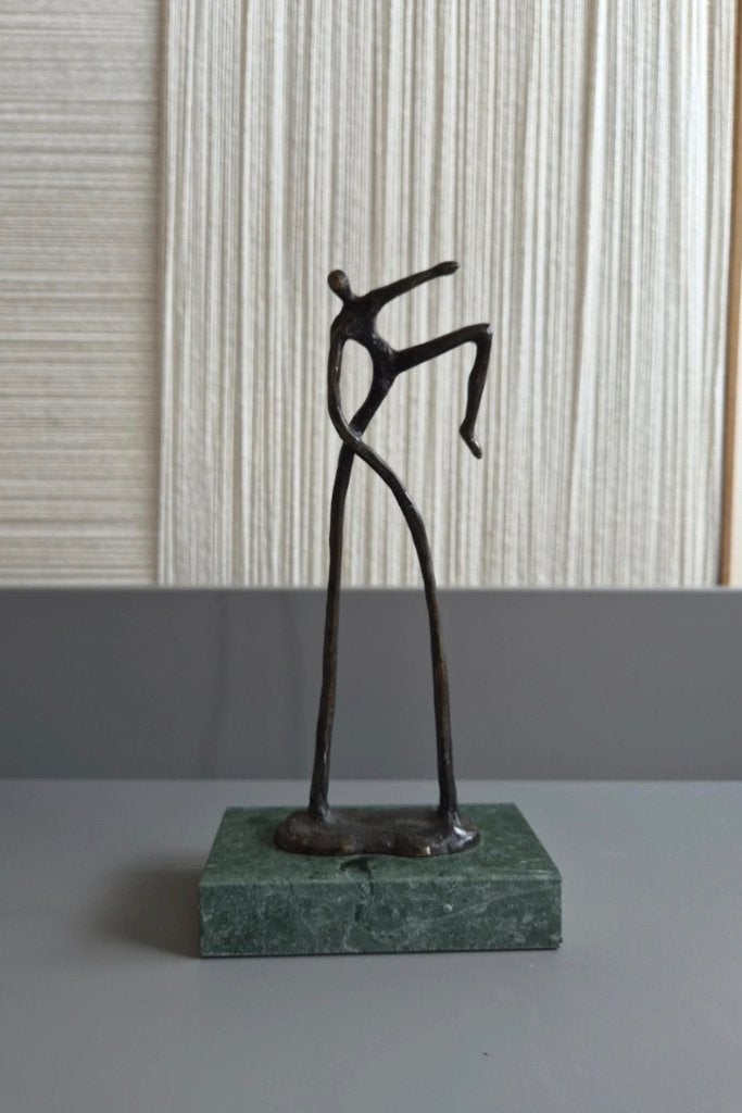 Bronzen beeldje op marmeren sokkel - Abstract figuur, Ophalen, Zo goed als nieuw, Mens