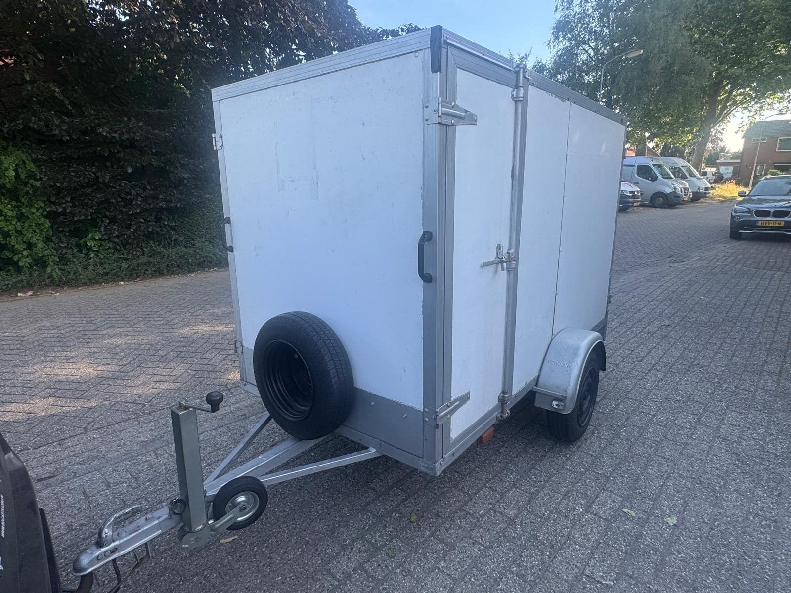 Gesloten aanhangwagen met reservewiel, Ophalen, Gebruikt
