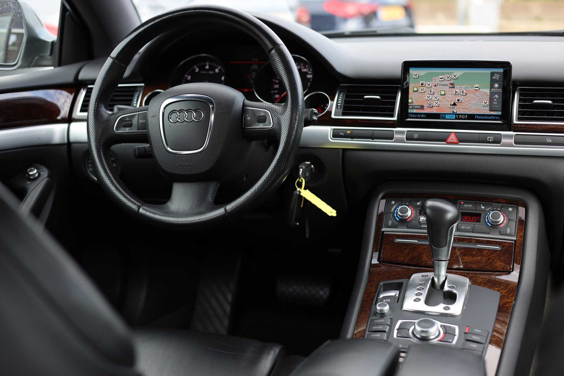 Audi A8 2.8 FSIe AUT I LEDER I ACC I NAVI I 19 INCH, Auto's, Gebruikt, Zwart, 2773 cc, Leder