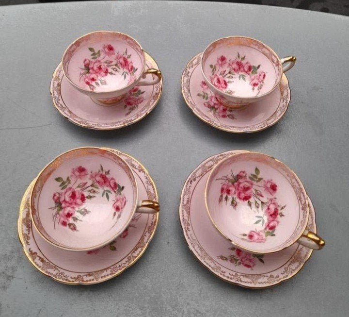 Set 4 antieke thee kopjes, Antiek en Kunst, Antiek | Servies compleet, Ophalen of Verzenden