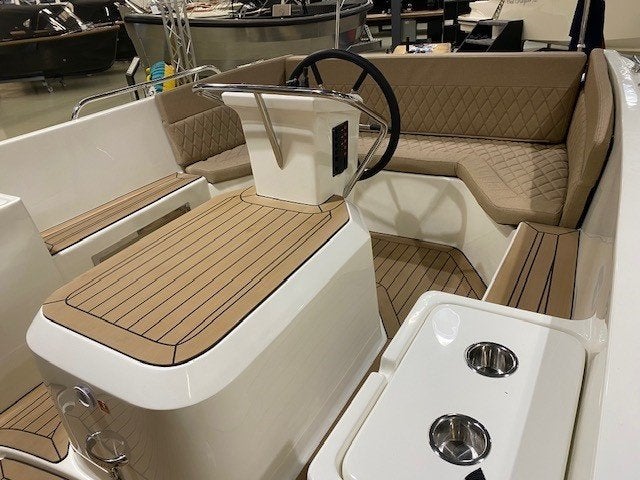 Primeur 700 Lounge / 42PK Vetus / Showroom model  2026!, Niet ingevuld, Niet ingevuld, Niet ingevuld