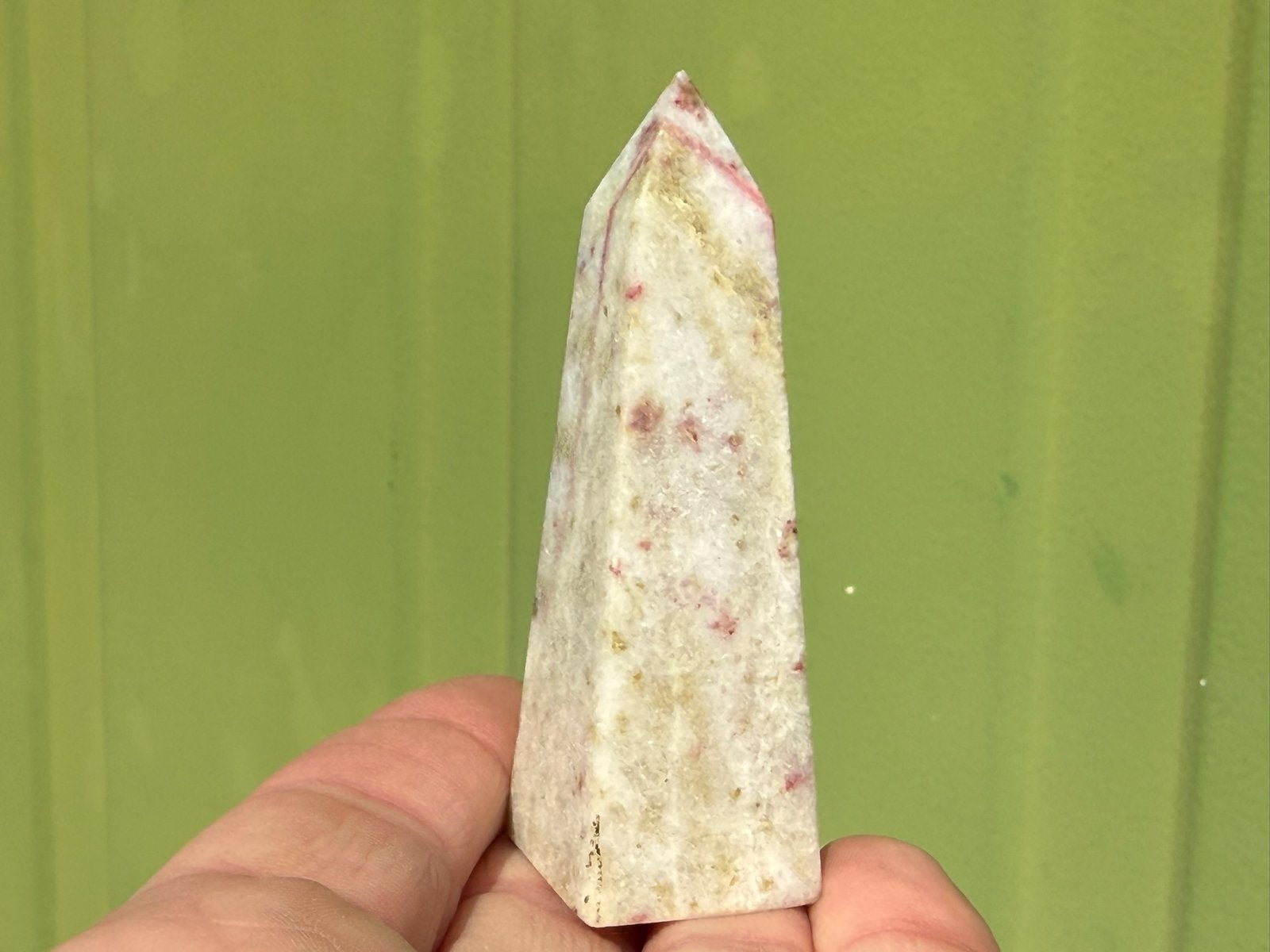 Cinnaber in Kwarts obelisk punt mineralen, Ophalen of Verzenden, Mineraal