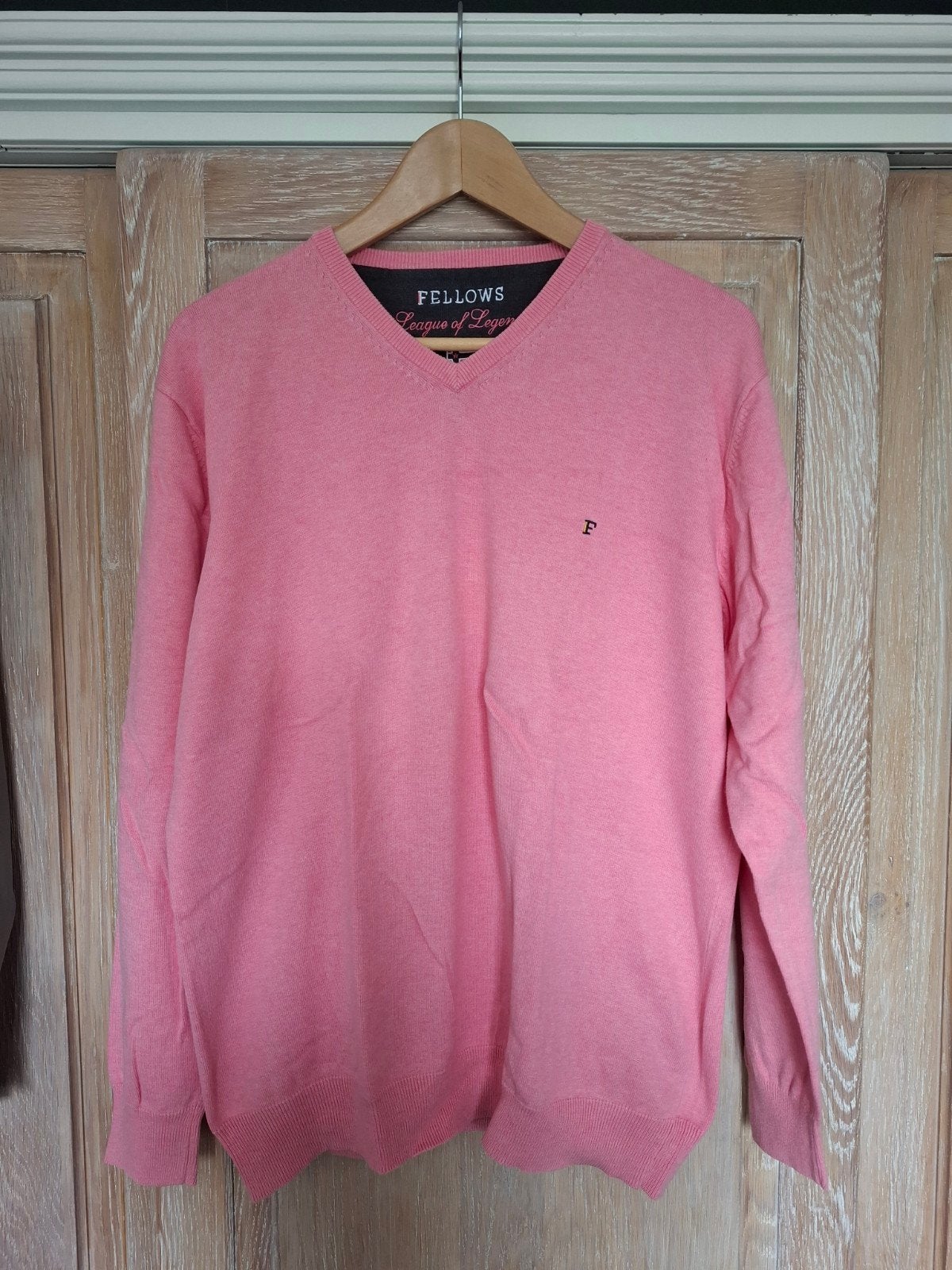 Roze Fellows League of Legends trui met V-hals - Maat L, Kleding | Heren, Truien en Vesten, Ophalen of Verzenden, Zo goed als nieuw