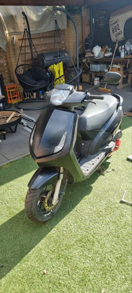 Peugeot new vivacity 2t, Fietsen en Brommers, Snorfietsen en Snorscooters, Ophalen, Tweetakt, Gebruikt, Peugeot