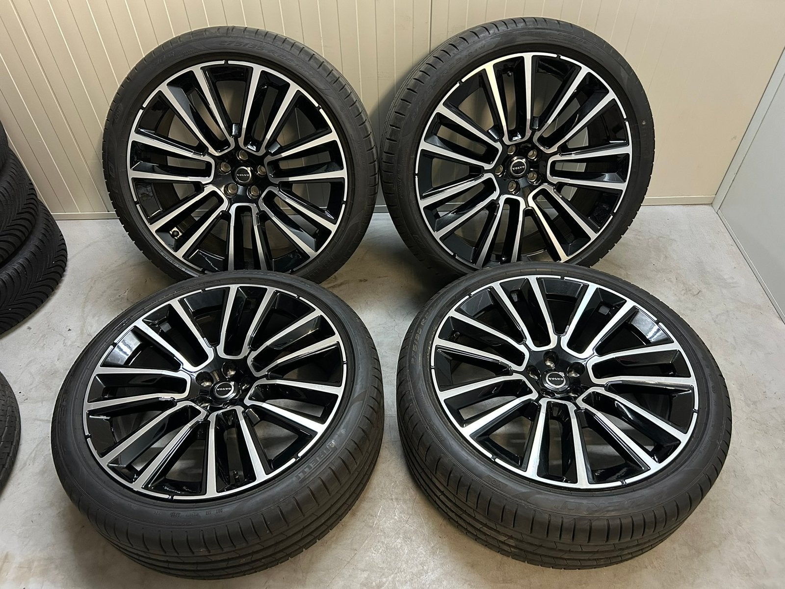 Originele Volvo XC90 22 inch Pirelli VOL 2025 ZGAN DEMO, Ophalen, Gebruikt, 275 mm, Banden en Velgen