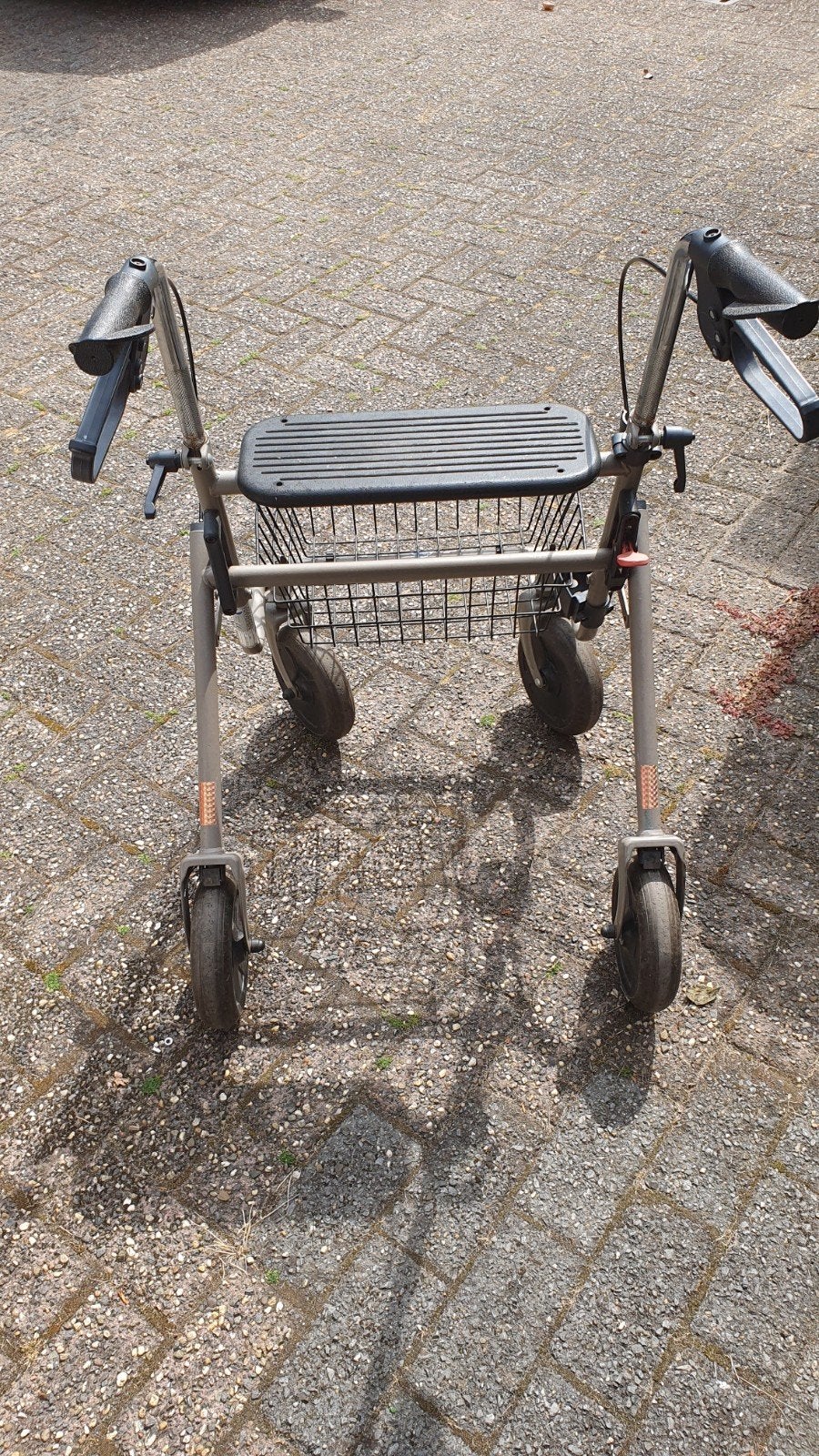 Wegens overlijden  van mijn moeder deze rollatorr, Ophalen, Opvouwbaar, Gebruikt
